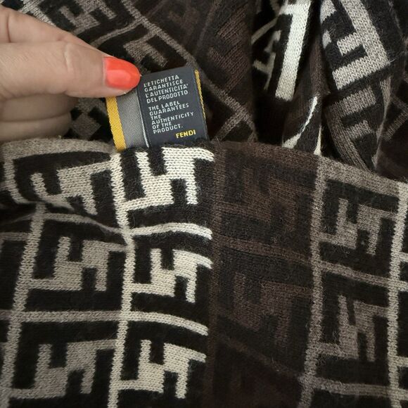 Authentic Fendi Unisex Cashmere Wool Monogram Scarf Long Multicolor Women Men - Picture 5 of 5